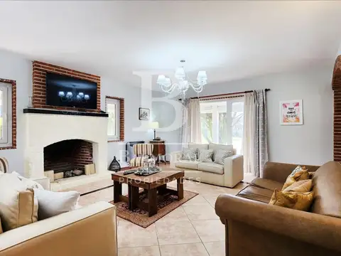 Casa 5 ambientes con 4 baños