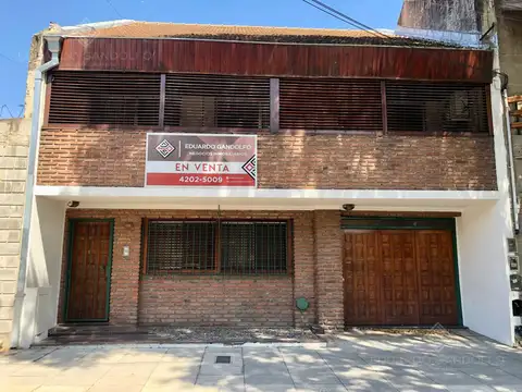 Excelente chalet a mts del FCGR y del Centro Comercial - Apto Crédito 