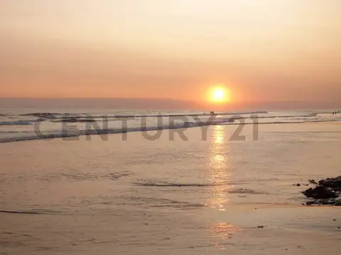 25 esquina 30. Terreno centrico, 30 mts de frente..Unico  Tomo vehiculo