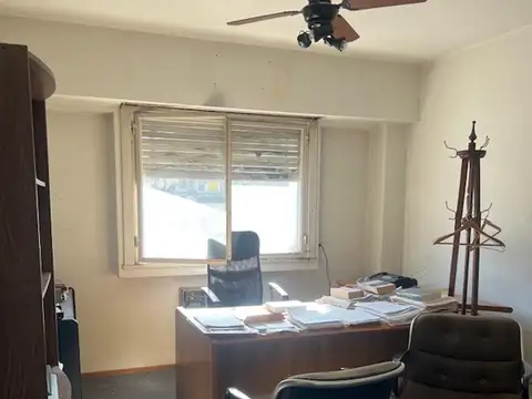 Amplia y luminosa oficina para reciclar