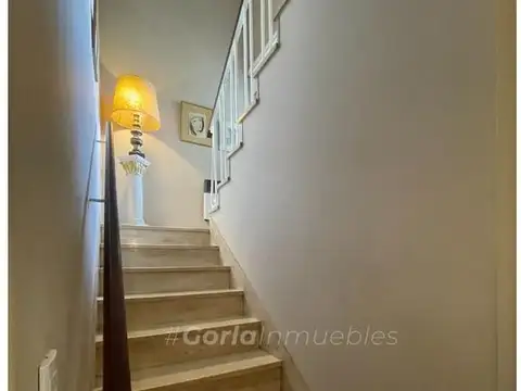 CASA 3 DORM. 2 BAÑOS - LOTE 358 M2. - PILETA - GALERIA - PARQUE - LOBOS