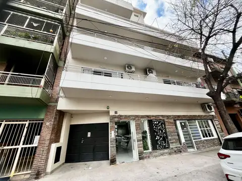 Departamento de 3 ambientes en venta en Parque Avellaneda