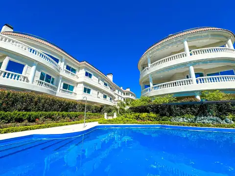 1 Dormitorio con patio en Oasis del Yatch