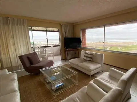 Buscas una amplia planta y una hermosa vista al mar ?