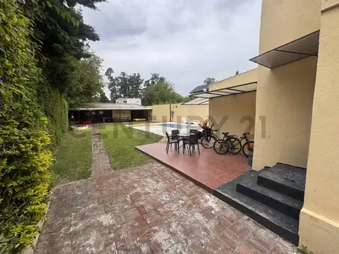 Casa 6 ambientes con 4 baños