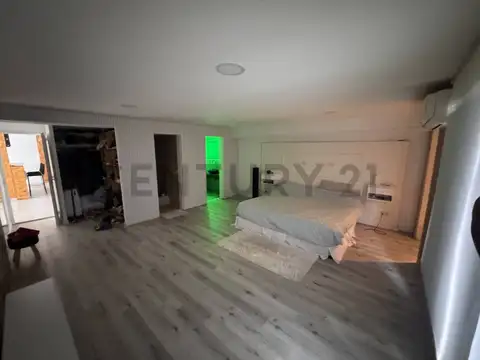 Casa en Venta con 6 cocheras