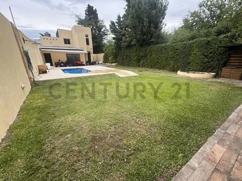 VENTA CASA 6 AMB EN PARQUE LELOIR - ACEPTA PERMUTA