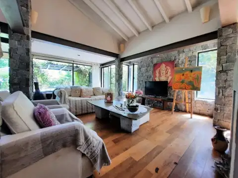 Casa 6 ambientes con 4 baños