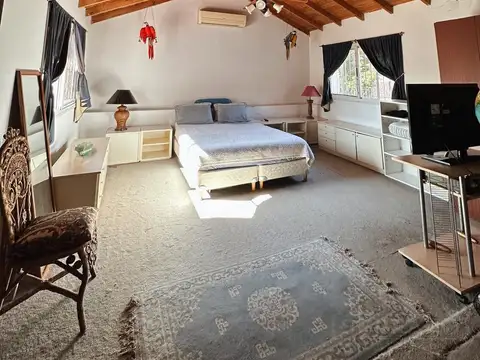 Venta Casa en Planta Alta 4 ambientes con Terraza en San Isidro Centro.