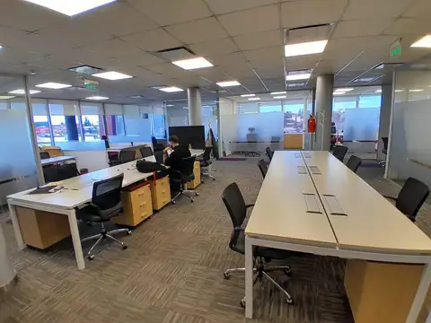 Oficina de categ. amoblada s/ Panamericana