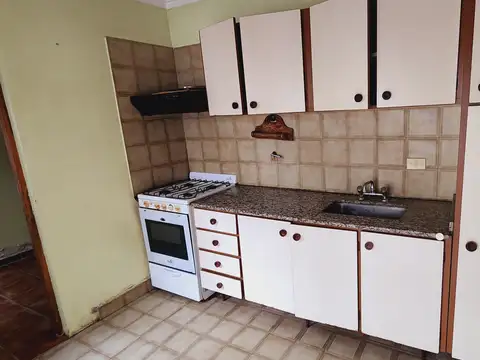 DUPLEX DE 4 AMB. PARQUE Y ENTRADA DE AUTO