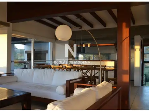 Impecable casa de 6 dormitorios en venta y alquiler en el Chorro- Manantiales