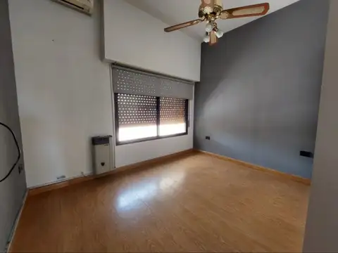 CASA EN VENTA CON PISCINA, QUINCHO, GARAGE 3 AUTOS