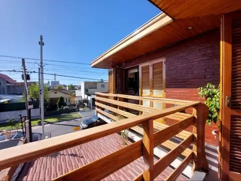 Casa 5 ambientes con 2 baños