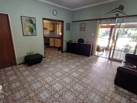 Casa en Venta con 5 cocheras