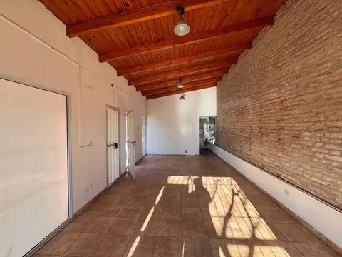 Local en Venta Via Púb.