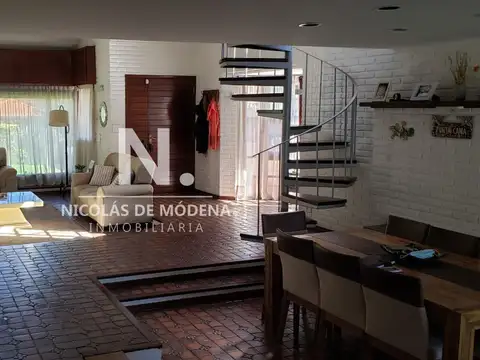 Casa 5 ambientes con 4 baños