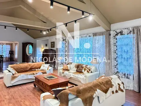 Espectacular  casa en El Golf,  en venta, 5 dormitorios. Punta del Este.