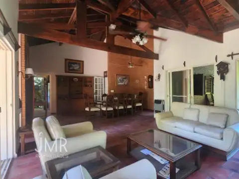 Casa en Venta con 4 cocheras