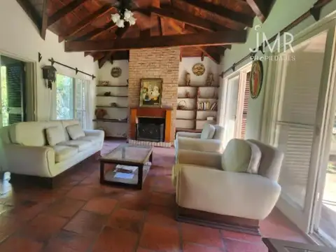 Casa 5 ambientes con 2 baños