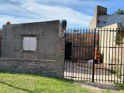 CASA 1 DORMITORIO Y AMPLIO TERRENO EN LICEO NORTE