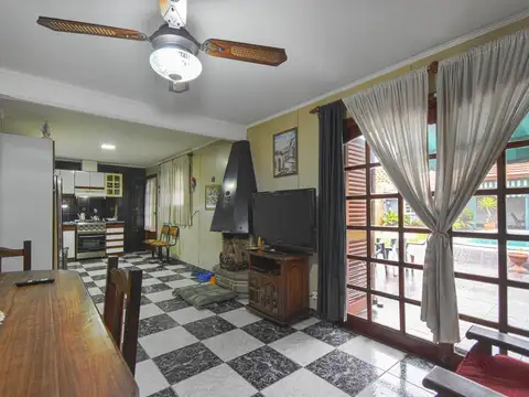 Casa en Venta con 3 cocheras