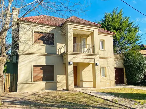 Casa en Barrio Cerrado en Venta en La Plata [Cod: 0038]