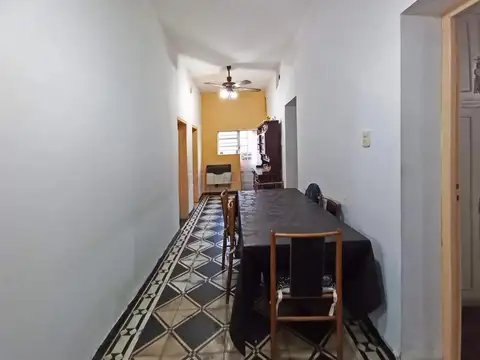 Venta Casa Lote Propio 3 Ambientes con 2 Patios Jardin sobre