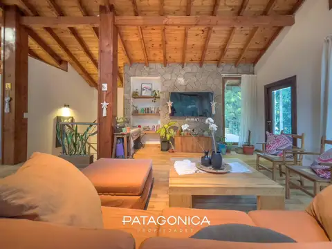 VENTA Casa 5 ambientes de primera calidad con 200m2 construidos en Manzano, Villa La Angostura