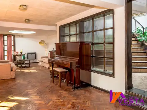 Casa en Venta con 3 cocheras