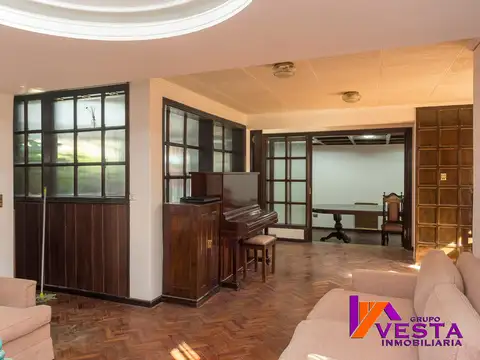 Casa 10 ambientes con 7 baños