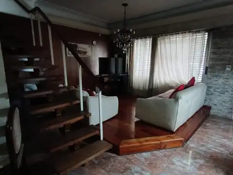 Depto Tipo Casa en Venta de 4 ambientes