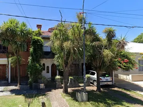 VENTA CASA 5 AMBIENTES BARRIO CONSTITUCION