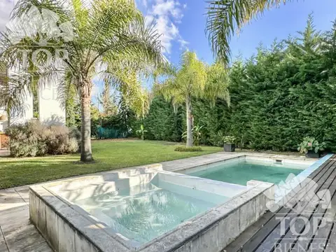 Casa en Venta con 2 cocheras