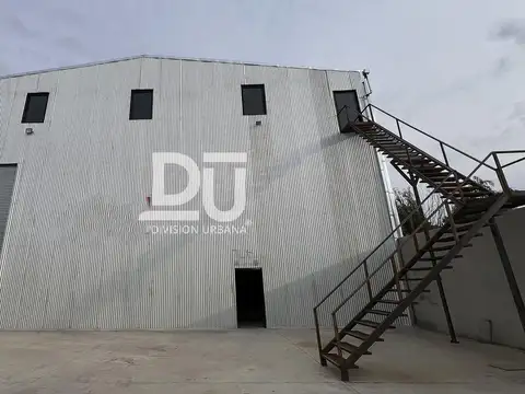 Galpón en Venta y Alquiler sobre Acceso Oeste