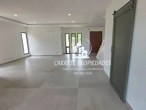 Casa en Venta con 3 cocheras