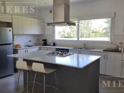 Casa en Alquiler Temporal en Haras Santa Maria, USD 4.500