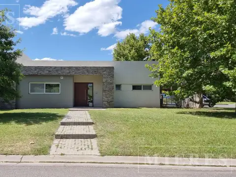 Casa en alquiler temporal en Haras Santa Maria barrio Las Lomas
