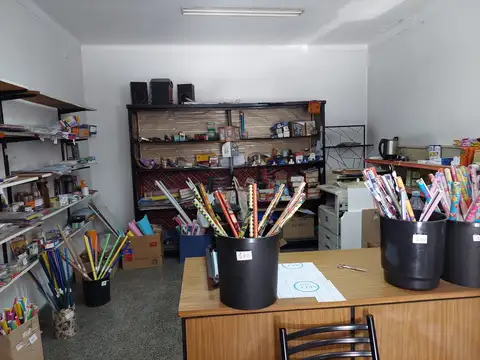 LOCAL CON DOS VIVIENDAS - MUY BUENA UBICACIÓN