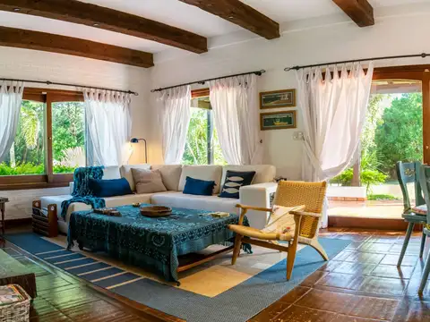 Casa 5 ambientes con 3 baños