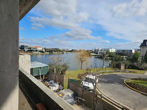 Casa en venta de 4 o 5 dormitorios en Virazón, Nordelta, con costa de más de 180 grados a la laguna