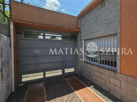 Casa en Venta con 2 cocheras