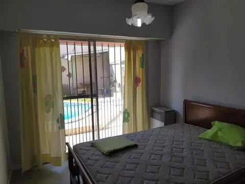 Casa amplia con pileta en muy buena ubicacion 