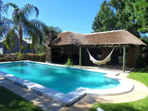 Casa en Venta con 3 cocheras