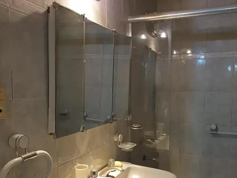 Casa 6 ambientes con 2 baños