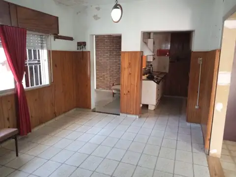 Departamento de pasillo de 2 dormitorios en calle Garibaldi al 500  de Rosario.(zona sur)