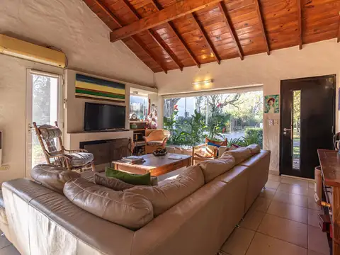 Casa en Alquiler con 1 cochera