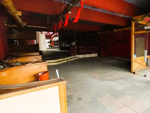 Av. Hipólito Yrigoyen 8200