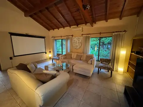 Venta casa con pileta en Club de Campo Aranzazu