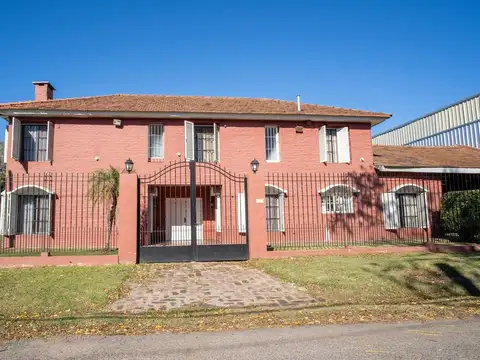 Casa 6 ambientes con 3 baños